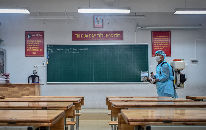 Phun thuốc khử trùng diệt khuẩn