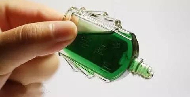 đuổi muỗi từ dầu gió